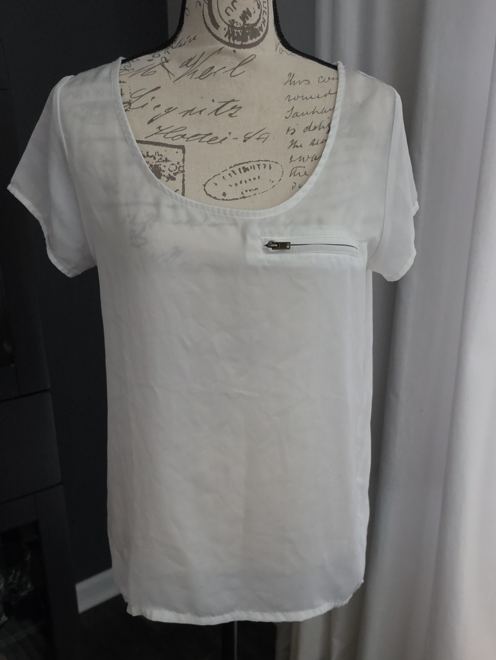 Women's White Scoop Neck Short Sleeve Top with Zip Pocket